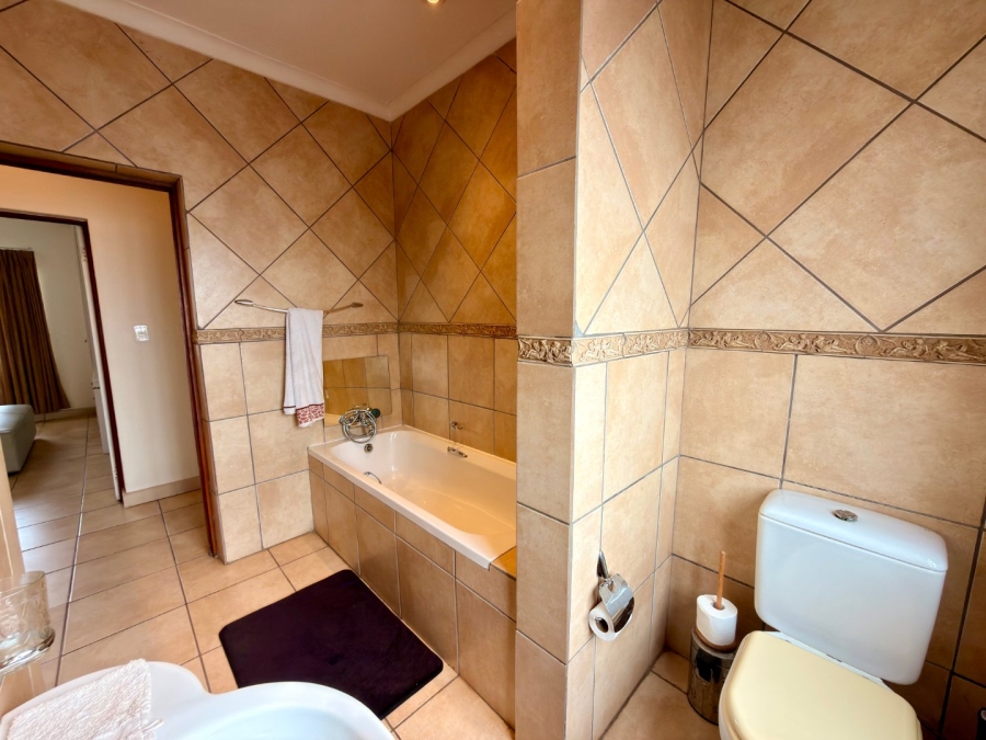 To Let 3 Bedroom Property for Rent in Landsmeer Residential Estate North West